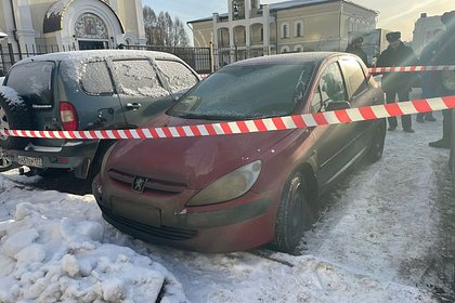 Тело женщины с огнестрельным ранением нашли в машине возле храма в Москве