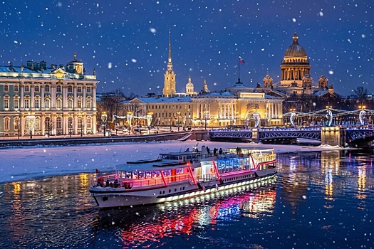 В Петербурге впервые началась зимняя навигация