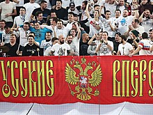 Болельщики поддерживали сборную песнями ленинградских рокеров. И не забыли про «Зенит»