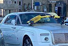 Москвич забросал электросамокатами Rolls-Royce авторитетного бизнесмена из Чечни