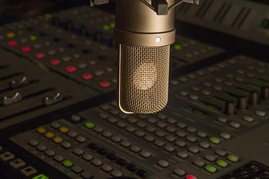 Юморист Руслан Белый покинул Россию и готовится стать отцом