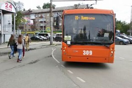 В аварии с участием троллейбуса и ПАЗа пострадали 7 человек