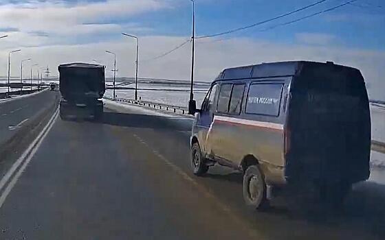Автомобиль «Почты России» попал в ДТП в Михайловском районе