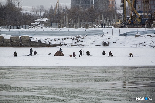 Спасателей обеспокоило состояние льда на Оби возле Новосибирска: рейды начались раньше срока