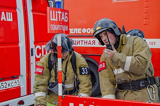 В Орске во время пожара в многоквартирном доме спасли 13 человек