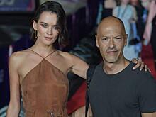 «Хочется какой-то пластики»: жена Бондарчука отметилась на показе «Лед-2» в скучном костюме