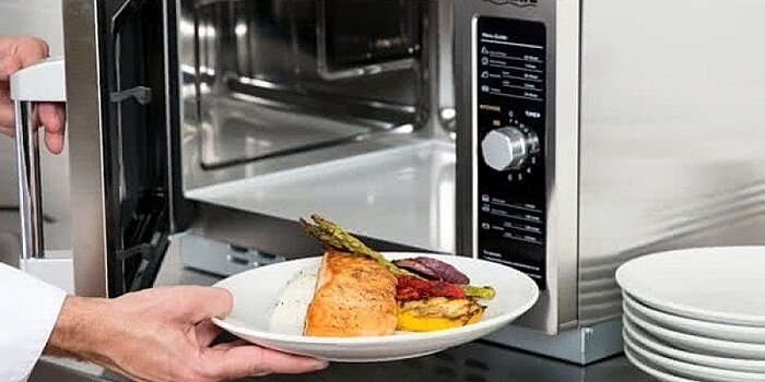 В чём микроволновка лучше духовки и плиты?