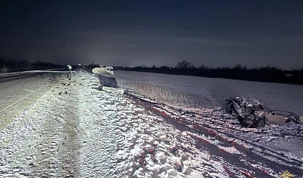 Водитель легковушки погиб в ДТП с грузовиком в Волгоградской области