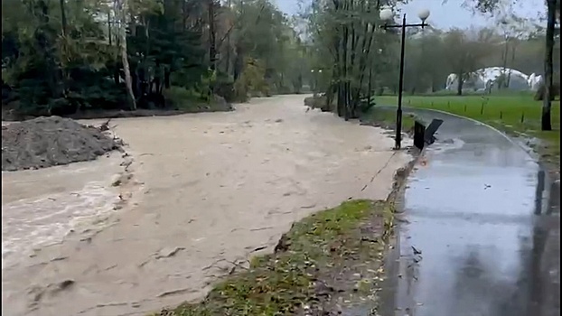 Южно-Сахалинск уходит под воду: власти ввели режим ЧС