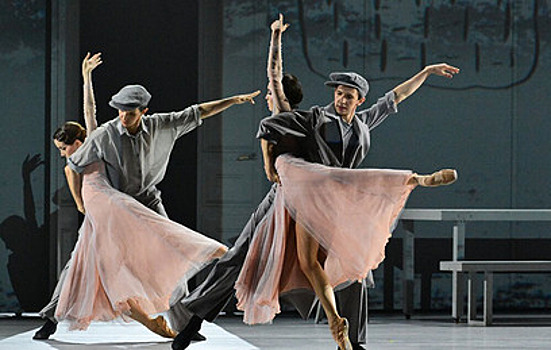 Малый театр представил мультижанровый спектакль о судьбах Ахматовой и Павловой