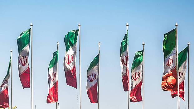 МИД Ирана пообещал освободить экипаж задержанного в Ормузском проливе судна