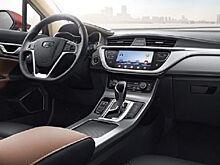 Geely рассекретил интерьер нового кроссовера