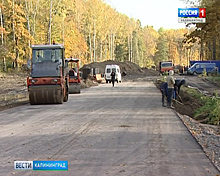 На строящуюся дорогу с Сельмы в Чкаловск уложили первый слой асфальта