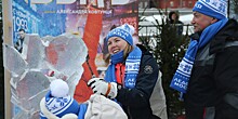 Звездные актеры и блогеры вырезали ледяные скульптуры в Москве