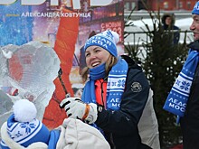 Звездные актеры и блогеры вырезали ледяные скульптуры в Москве