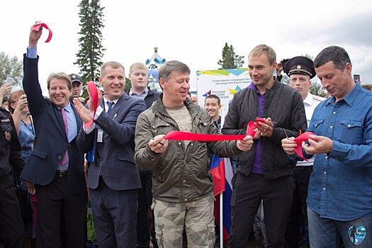 Антон Шипулин приехал в Бутку на открытие модернизированного стадиона