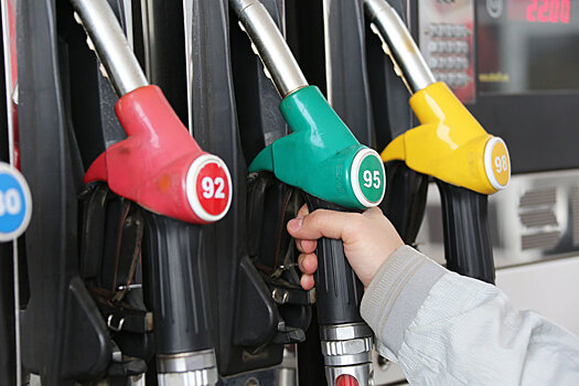 Росстат: За неделю средние цены на бензин выросли на 13 копеек