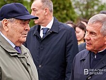 Рустам Минниханов и Минтимер Шаймиев возложили цветы к памятнику Габдуллы Тукая