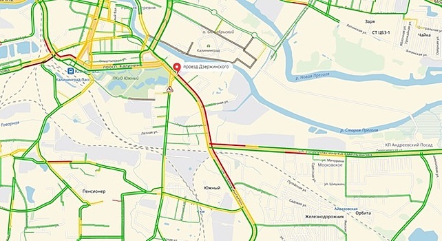 На перекрёстке ул. Дзержинского и проезда Дзержинского образовалась пробка из-за неработающего светофора