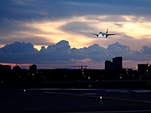 Самолет из Омска сообщил о малом остатке топлива перед приземлением в Москве