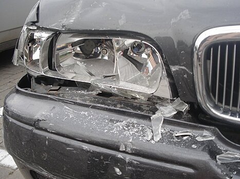 Мужчина разбил вдребезги машину психиатра на севере Москвы