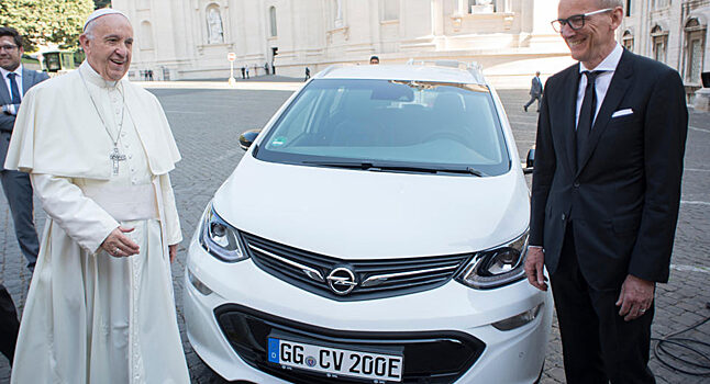 Папа Римский пересядет на "зеленый" Opel