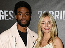 Фото: Чедвик Боузман и Сиенна Миллер на премьере боевика братьев Руссо «21 мост»