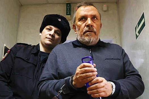 Райкин и Миронов поручились за Кулябина после обвинений экс-директора "Красного факела" в растрате