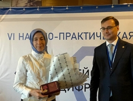 Сергей Снегирев наградил дагестанских журналистов юбилейными медалями