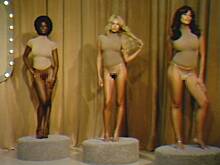 Ким Кардашьян выпустила лобковые парики и вызвала ажиотаж среди женщин