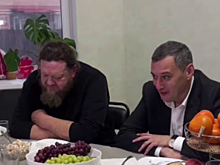 Губернатор поздравил с новосельем семью героя-священника из Суджи