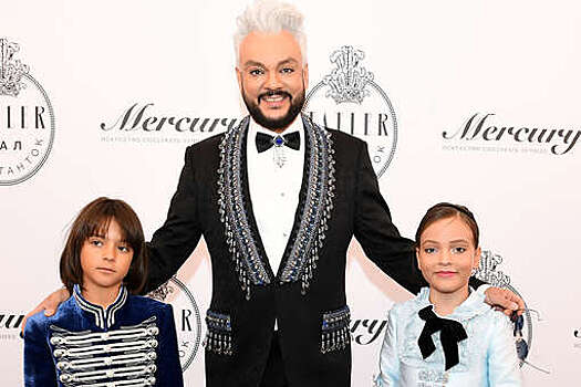 Певец Филипп Киркоров заплатит 800 тысяч рублей за год обучения сына в лицее