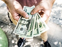 Названа сумма перевода мигрантов на родину