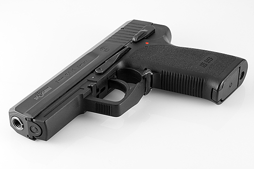 Водитель обстрелял детей из газового пистолета в Новосибирске. Они облили его машину на Ивана Купала