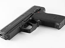 Водитель обстрелял детей из газового пистолета в Новосибирске. Они облили его машину на Ивана Купала