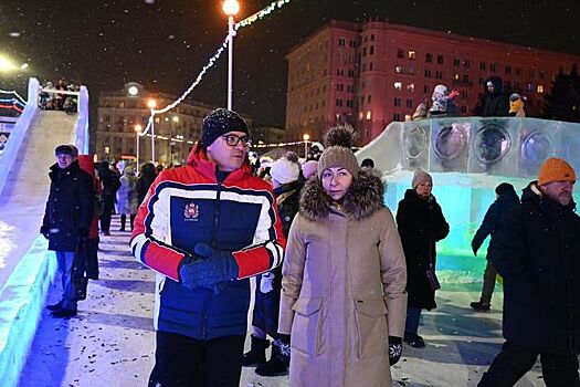 Алексей Текслер и Наталья Котова прогулялись по ледовому городку в Челябинске