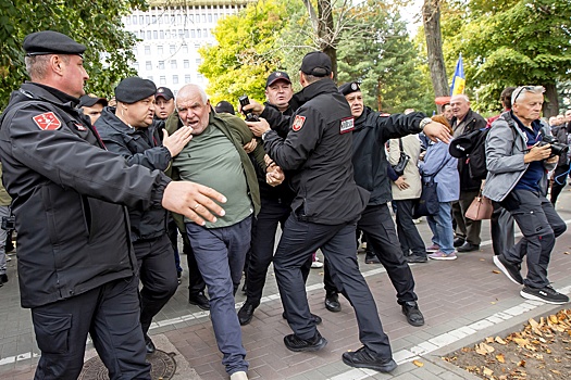 Оппозиционный Патриотический блок анонсировал уличные акции протеста в Молдавии