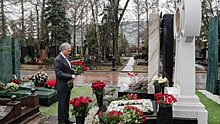 В Казани открыли мемориальную доску в честь Станислава Говорухина