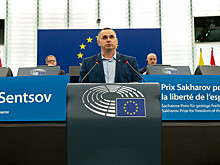 Режиссер Сенцов выступил в Европарламенте и призвал "не верить Путину"