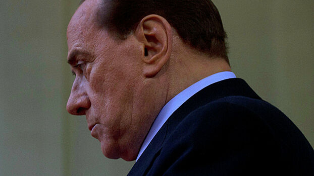 Берлускони провел ночь в больнице после падения