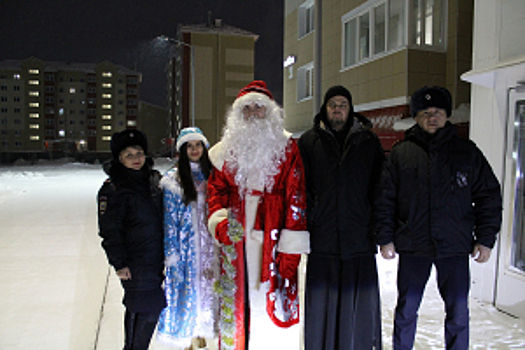 Полицейские Ямало-Ненецкого автономного округа приняли участие во Всероссийской акции профилактической направленности «Полицейский Дед Мороз»