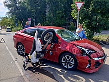 В Приморье автомобиль сбил мотоцикл с двумя подростками, один из них скончался