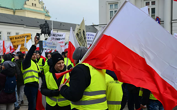 Фермеры в Польше заблокировали пункты пропуска на границе с Украиной