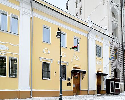 Московская неоклассика: в Лопухинском переулке отреставрировали фасады старинного особняка