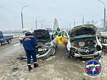 Renault Logan перевернулся и вылетел на «встречку» на Димитровском мосту в Новосибирске