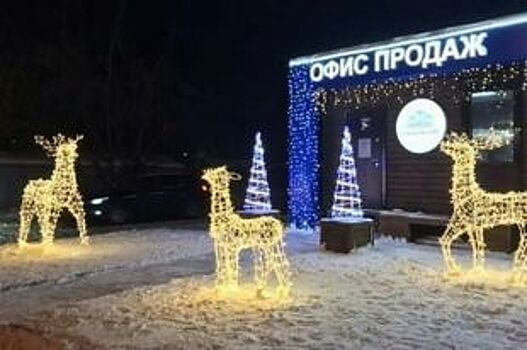 Витрины и улицы Барнаула украшают к Новому году