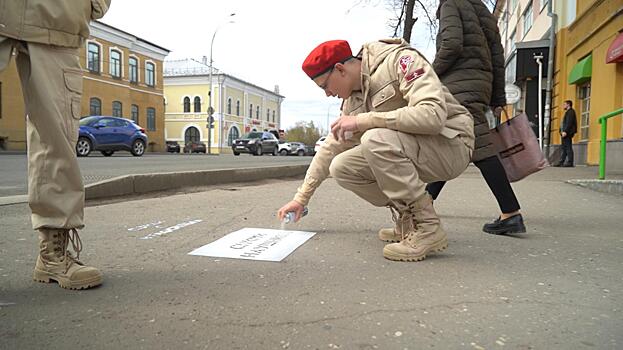 Возле пешеходных переходов в центре Вологды нанесли предупреждающие надписи для пешеходов