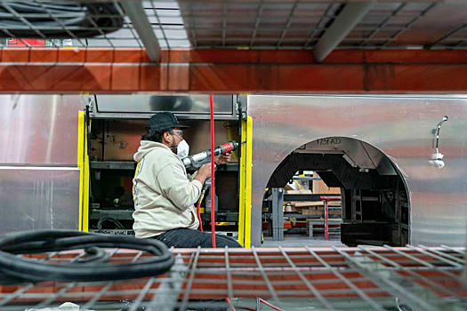 Производительность труда упала: что происходит с объёмами производства в США