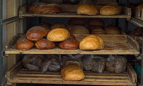 "Допинали до магазина": в Новокуйбышевске жалуются на грязный хлеб