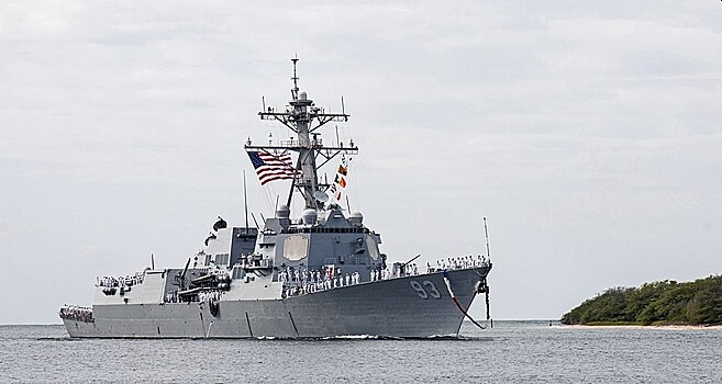 США заявили об опасных маневрах военного корабля КНР